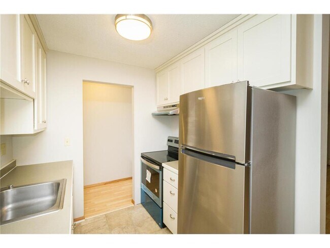 Building Photo - 3461 Kent St