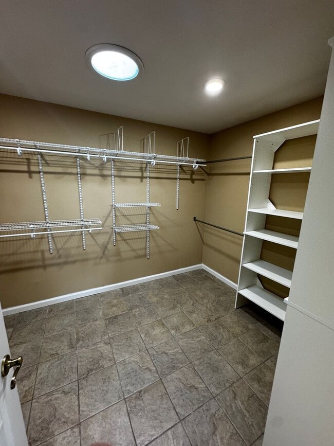 Building Photo - BEAUTIFUL 2 STORY 4 BD, 3 BATH, 3 CAR GARAGE, WITH POOL!