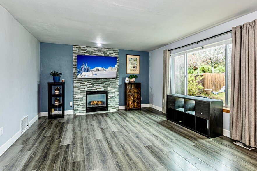 Building Photo - 4601 Nassau Ave NE