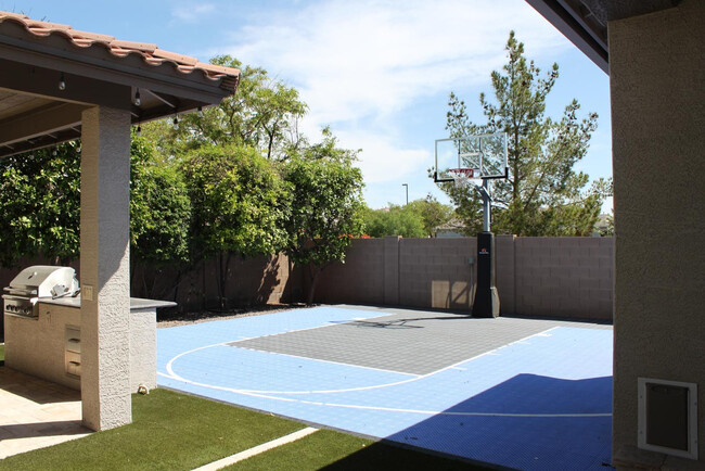 Building Photo - 3458 E Loma Vista St