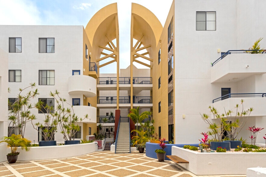 Primary Photo - 600 Front Apartments