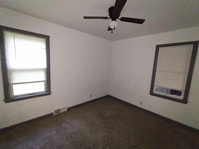 Building Photo - 216 Goodell St