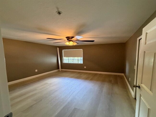 Building Photo - 13803 Fairway Island Dr
