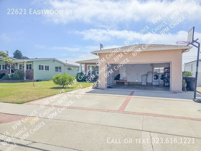 Building Photo - 22621 Eastwood St