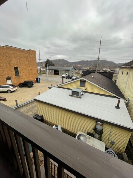 Upper deck - 149 Market St