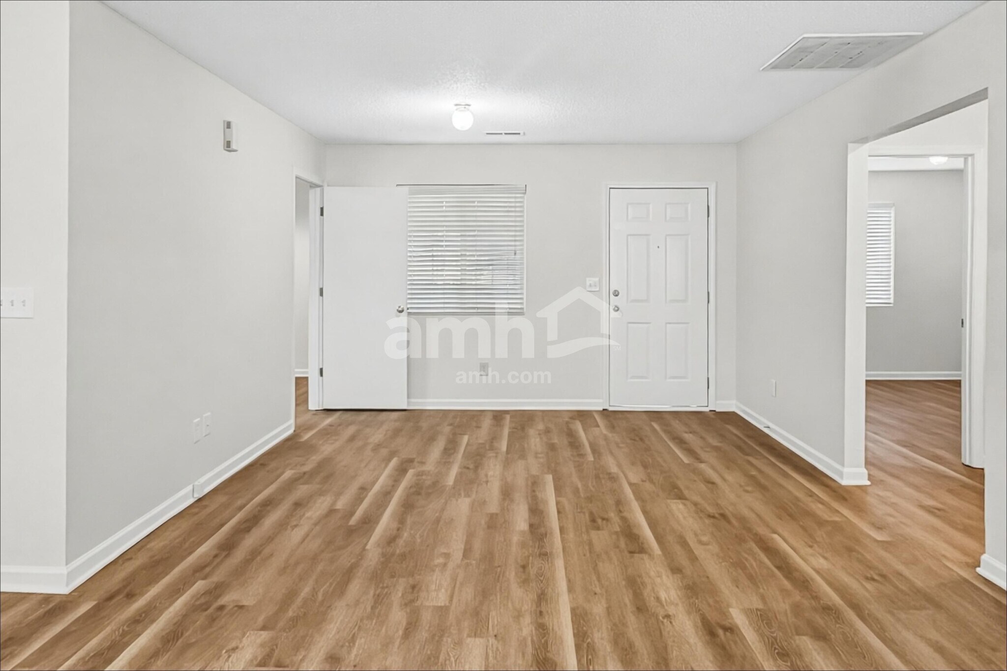 Building Photo - 5701 Hidden Lake Dr