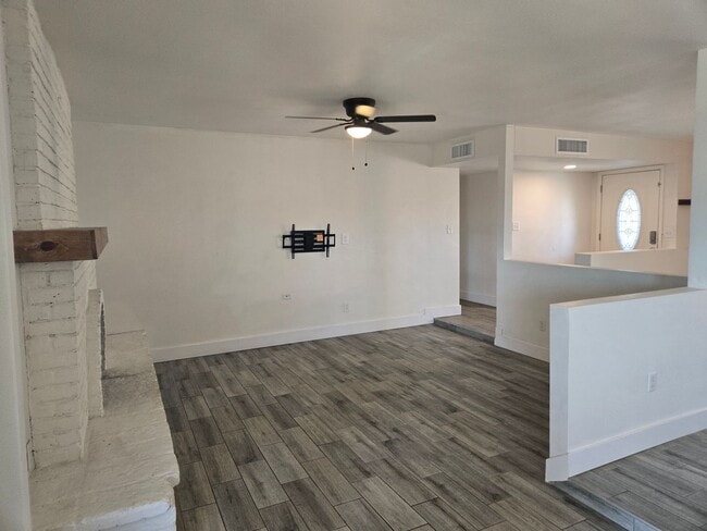 Building Photo - Coming Soon! ?Beautiful 4 bed, 2 bath Home, NO HOA! (Available 05/15/26)