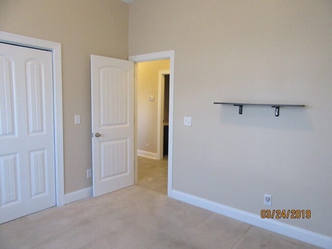 Building Photo - 104 Belclare Way