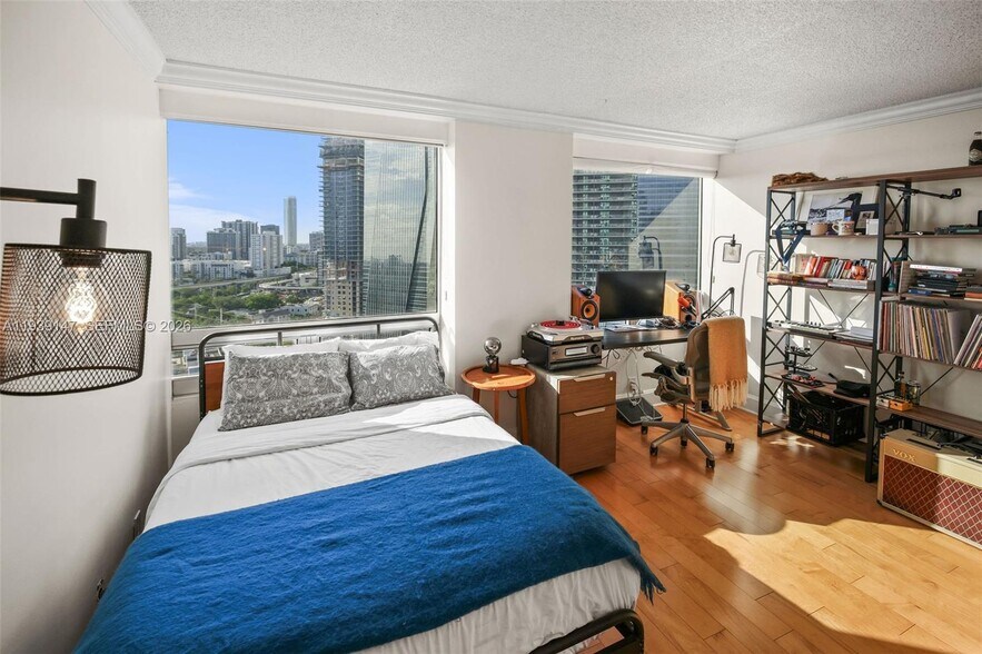 Building Photo - 1541 Brickell Ave