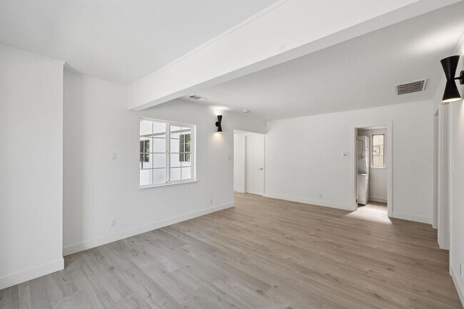 Building Photo - Stunning Luxury 2BR with Wraparound Deck in Downtown Palo Alto