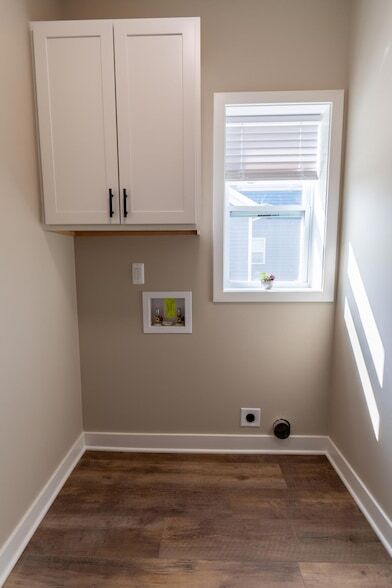 Building Photo - 8456 Oak Shade Ct