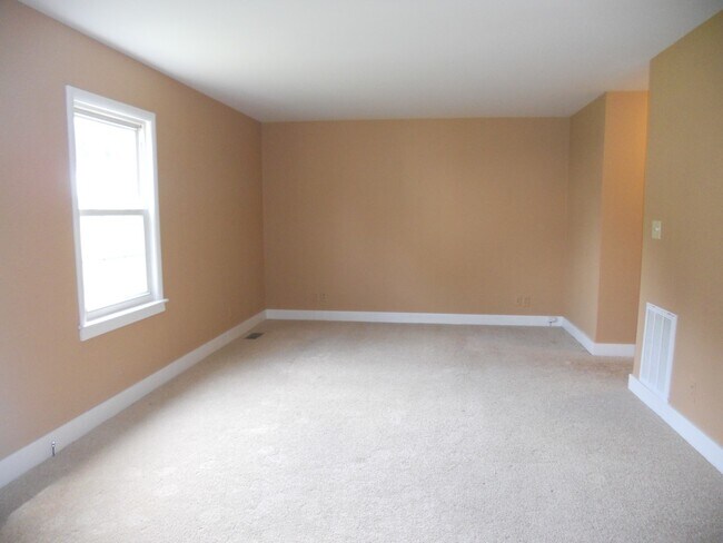 Building Photo - 118 Golf Club Ln