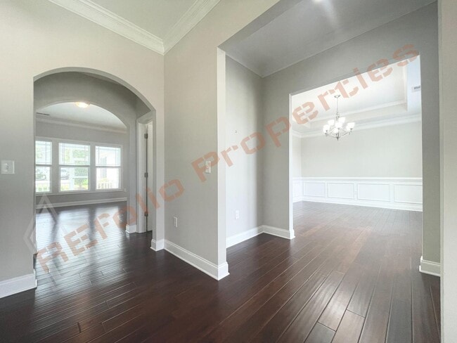 Building Photo - Lovely & Spacious 3 Bedroom, 2.5 Bathroom ...