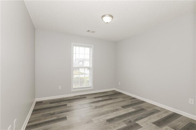 Building Photo - 1303 Princess Dr