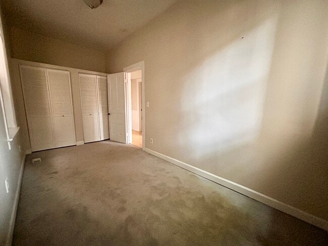 Building Photo - 2024 N Clifton Ave