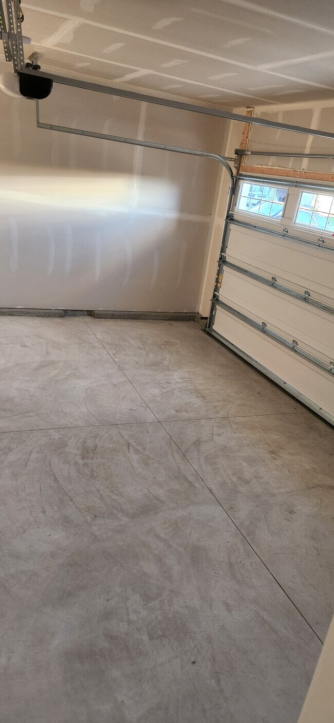 Building Photo - 439 Regina Dr