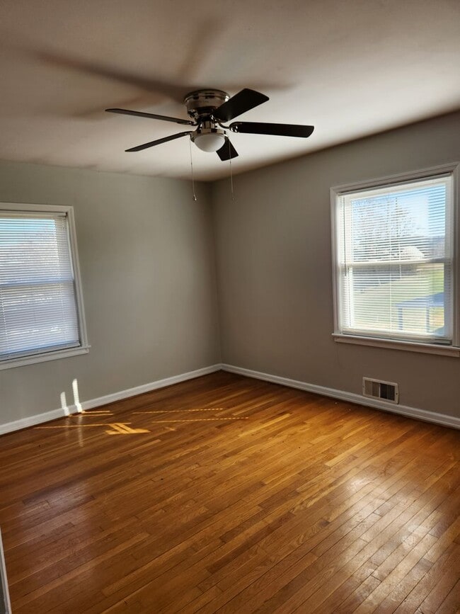 Building Photo - 4BR 2BA home is Glasgow city limits