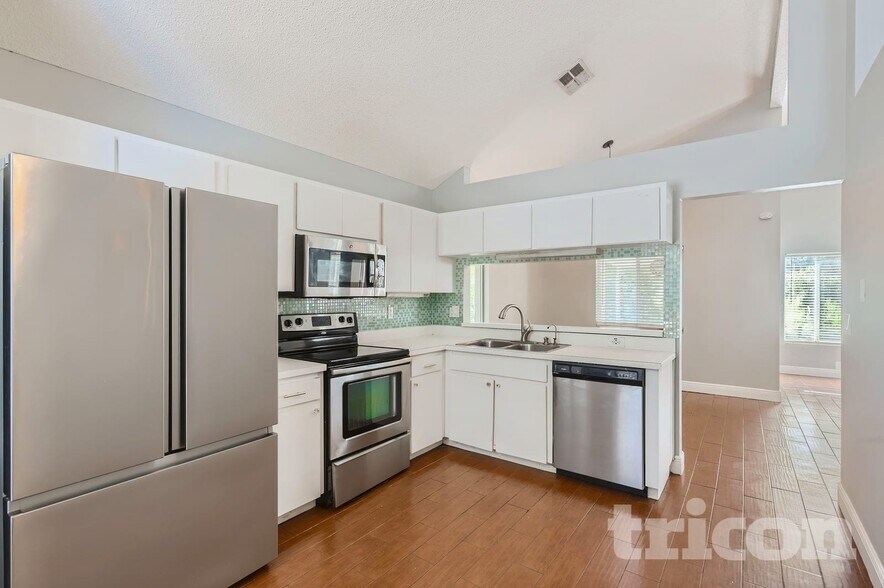 Building Photo - 28534 Tall Grass Dr