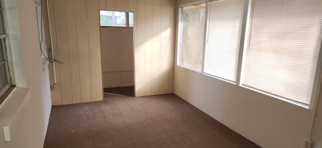 Building Photo - 233 Mimosa Dr