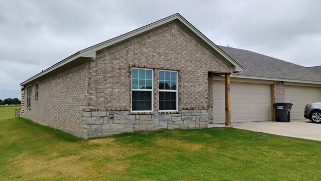 Building Photo - 206 Hoover Ln