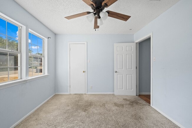 Building Photo - Vintage Home in Medical District *HALF-OFF...
