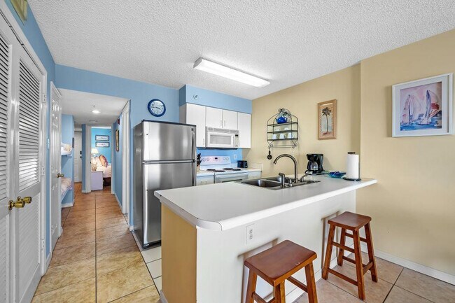 Building Photo - 561 E Beach Blvd