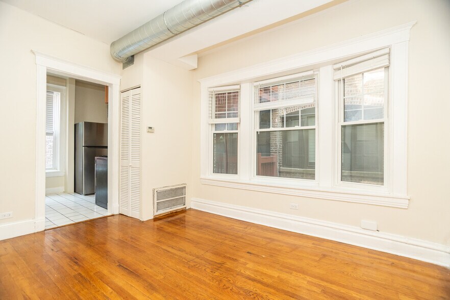 Building Photo - 3149 W Lyndale St
