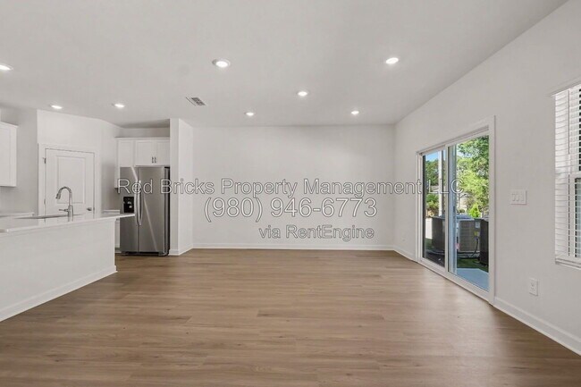 Building Photo - 3125 Ophelia Aly