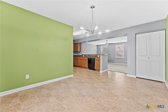 Building Photo - 320 Trestle Tree