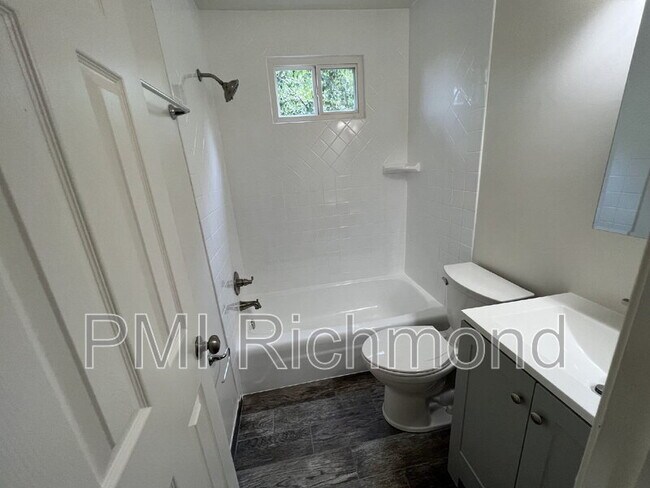 Building Photo - 307 Cedarwood Rd