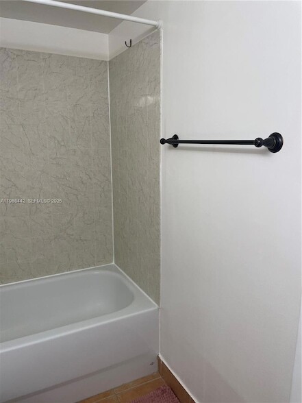 Building Photo - 570 S Park Rd