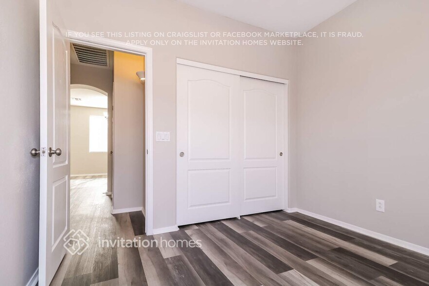 Building Photo - 12420 W Woodland Ave