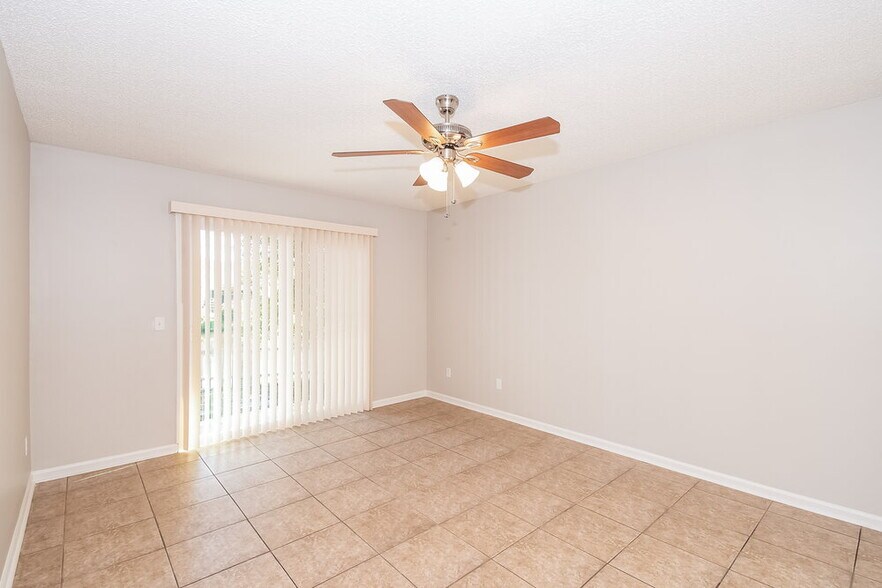 Building Photo - 10827 Carrington Ct