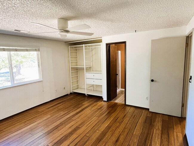 Building Photo - Beautifully Appointed Home on Generous Lot – SE Portland Rental!