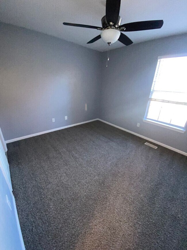 Building Photo - 856 Whistling Swan Dr