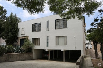 Building Photo - 333 N. Oakhurst Dr.