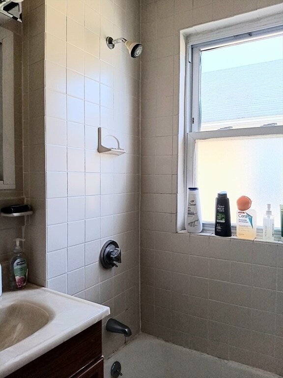 Building Photo - 44 Glencoe St