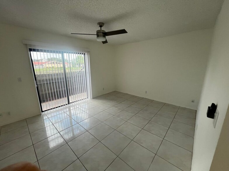 Building Photo - 4423 Woodstock Dr