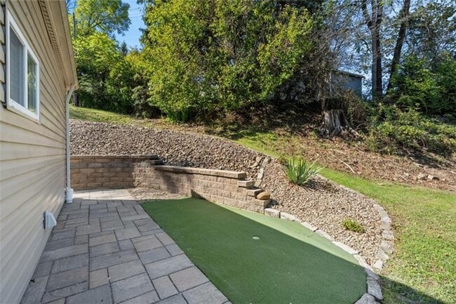 Building Photo - 3-Bedroom Home in Carrick on Private Street