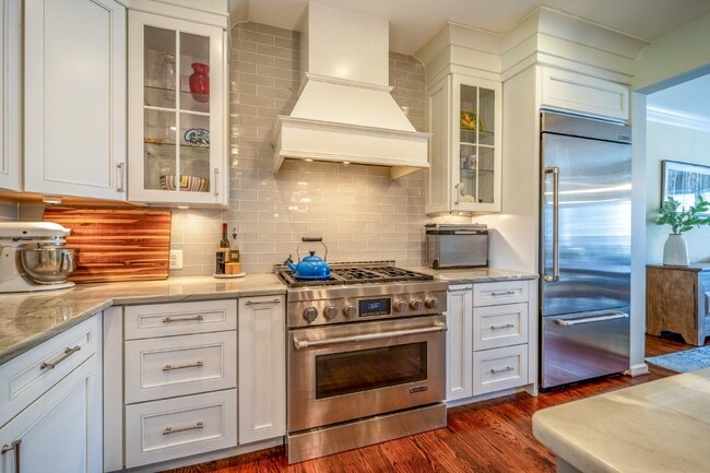 Building Photo - Stunningly Updated Home in Evergreen Meado...