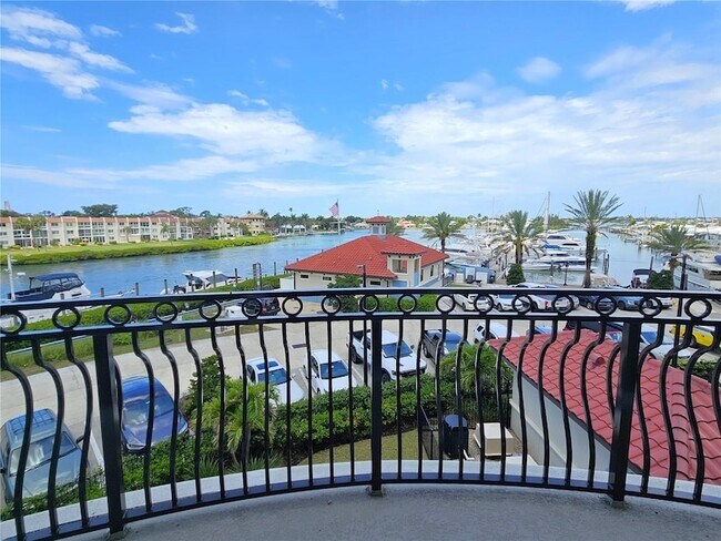 Building Photo - 503 N Tamiami Trail