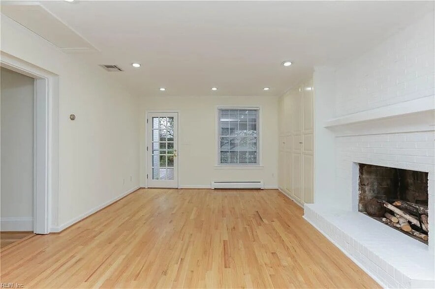 Building Photo - 1117 Buckingham Ave