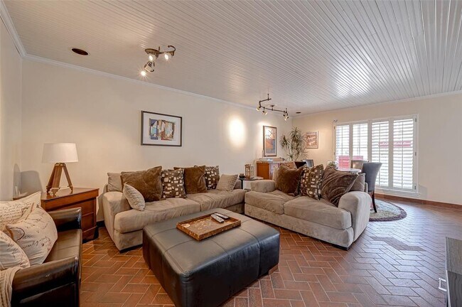 Building Photo - 6329 Del Monte Dr