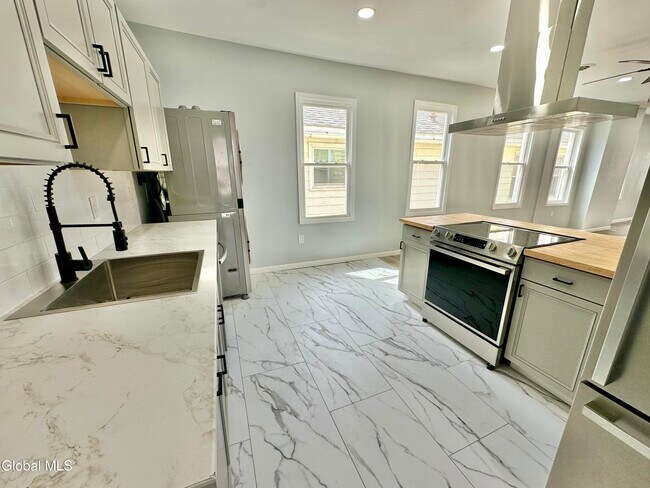 Building Photo - 37 High St