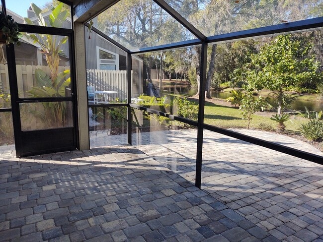 Building Photo - Gorgeous 3 bedroom 2 bath townhome with FL...