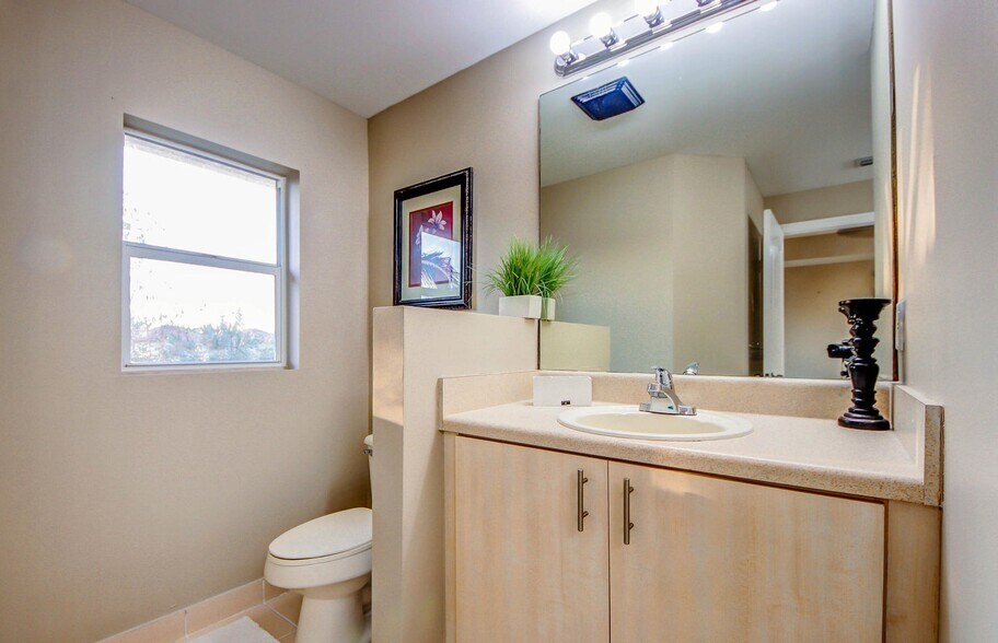 Building Photo - 6143 Seminole Gardens Cir