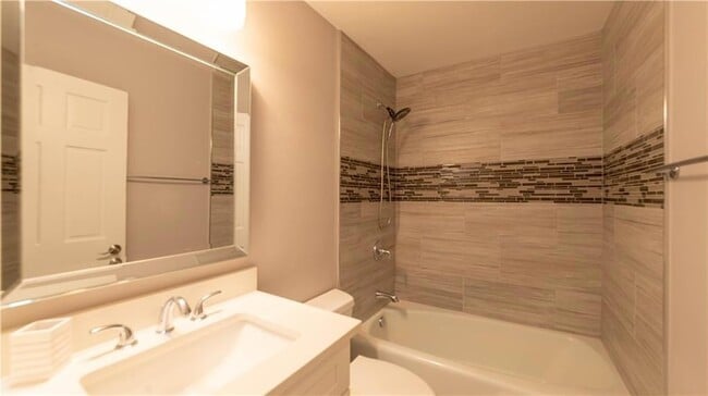 Building Photo - 3935 Briaridge Cir