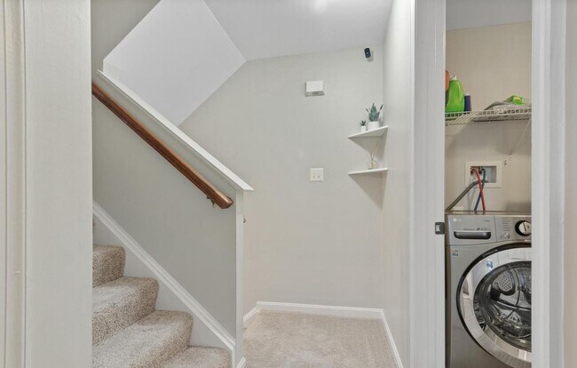Building Photo - 4904 Whitney Terrace
