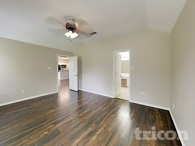 Building Photo - 2002 Briar Grove Dr