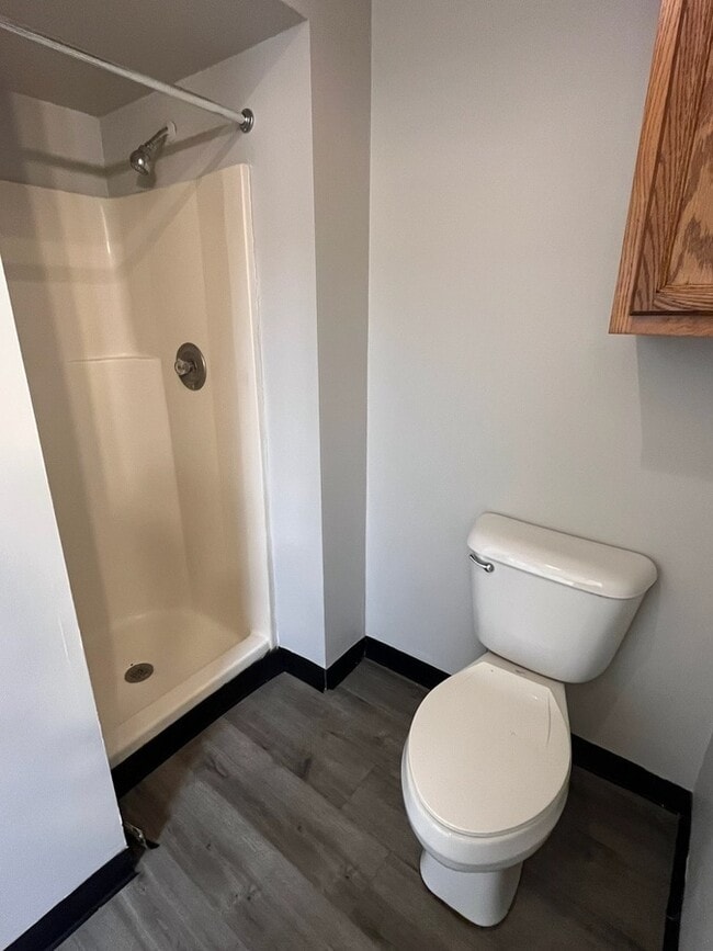 Building Photo - 3353 N Whitehall Rd